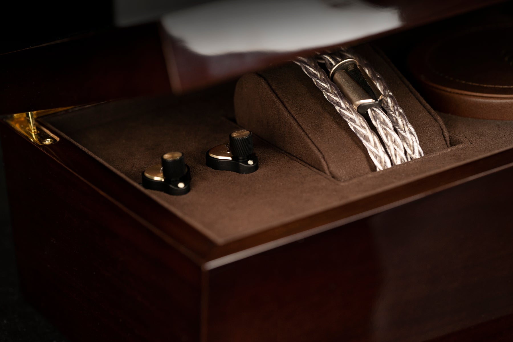 Grand Maestro Anniversary Founder's Edition | Tribrid UIEM | FATfreq x Effect Audio GMAFE